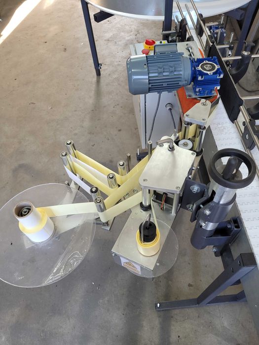 Etykieciarka etykiet samoprzylepnych