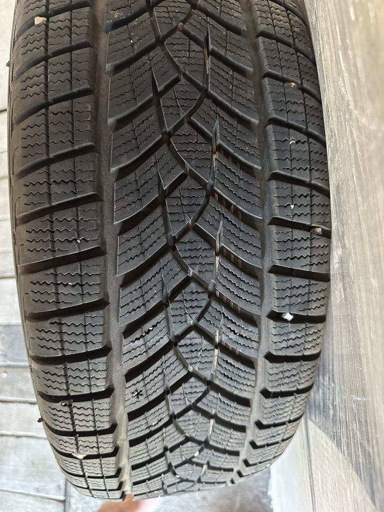 Продам резину GOODIYEAR ULTRAGRIP ICE 225x55 R18