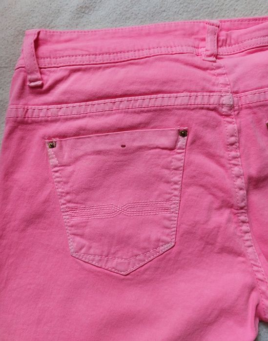 Женские джинсы Pull&Bear W28