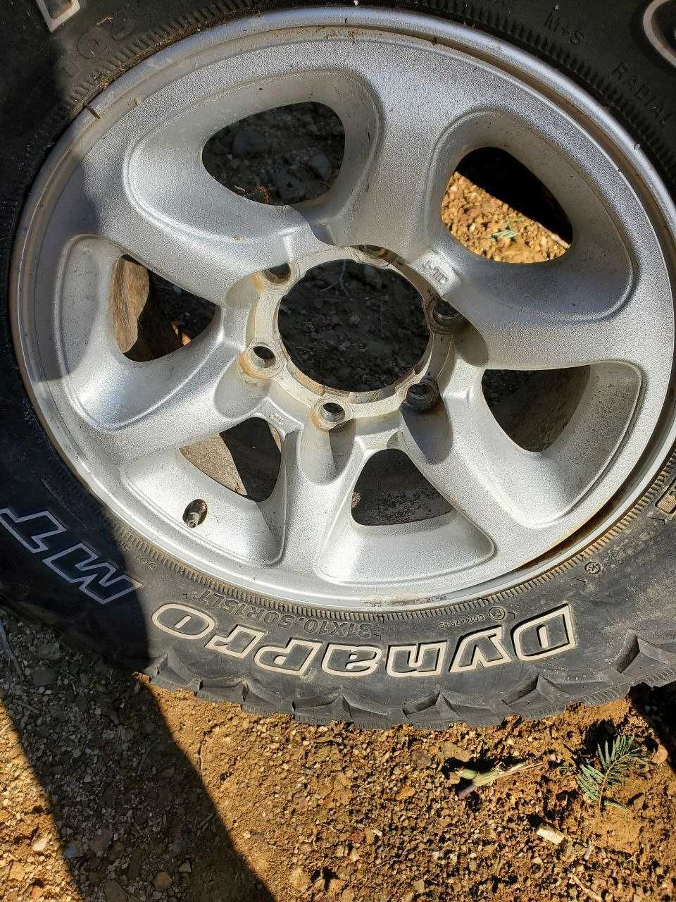 Hankook DynaPro MT 15 com jantes Mitsubishi