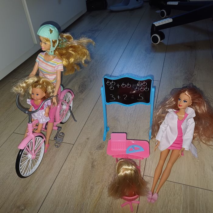 Lalki nauczyciel i rowerzystka