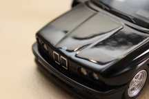 Model samochodu jak BMW M3 E30 czarny
