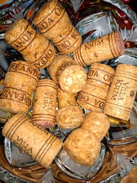 Пробка корковая бу от вина и шампанского для декора.