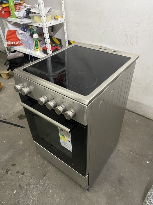 Forno com placa vitroceramica