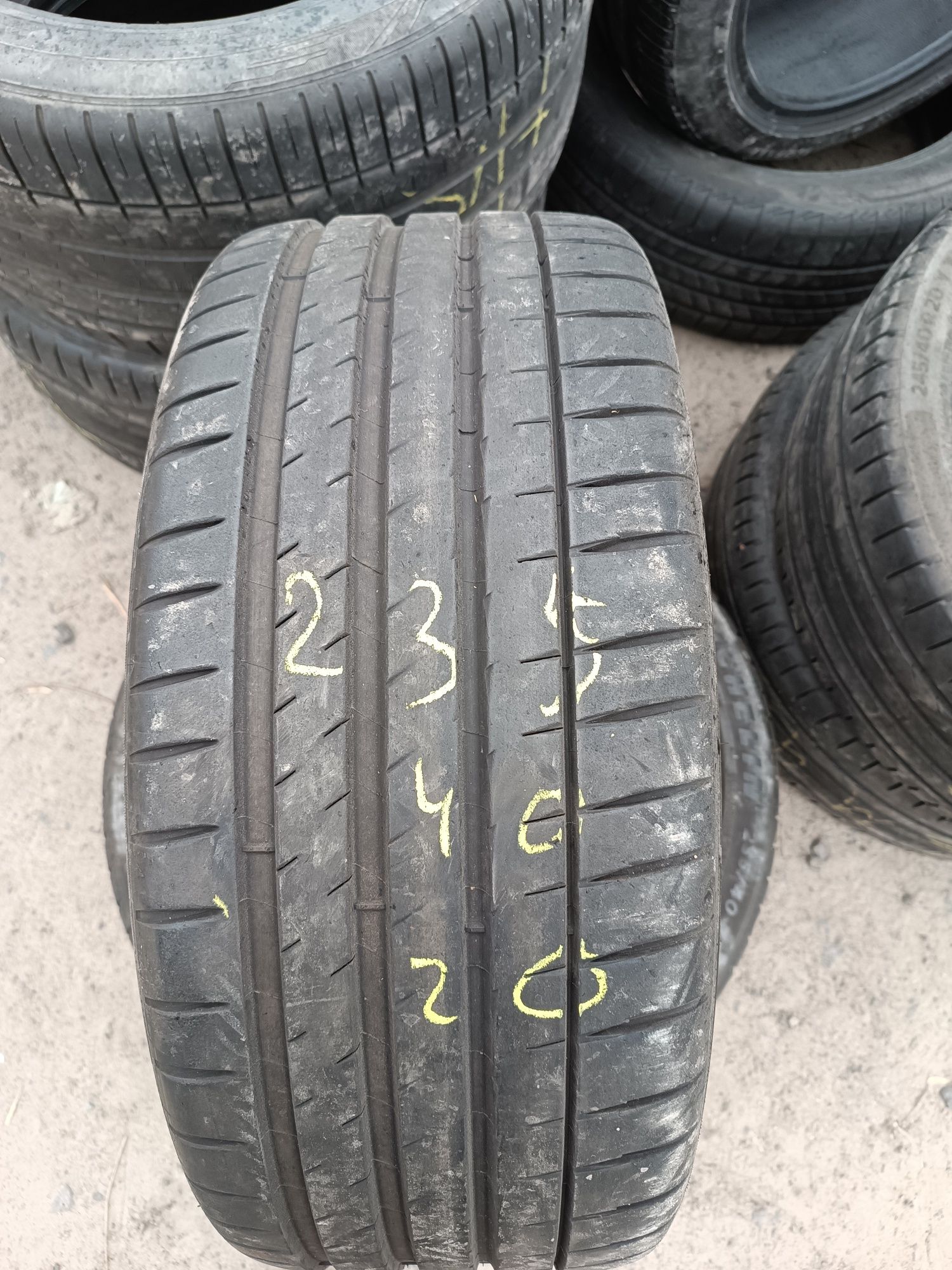 Шини літо Michelin 235/40/20 6mm 2шт.
