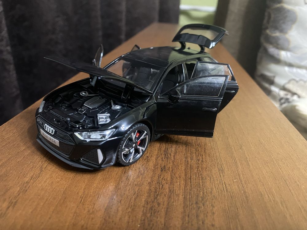 Модель авто 1:32 Audi RS6