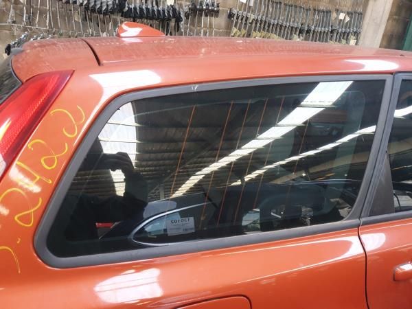 Vidro do painel trás direito VOLVO V50 (MW)