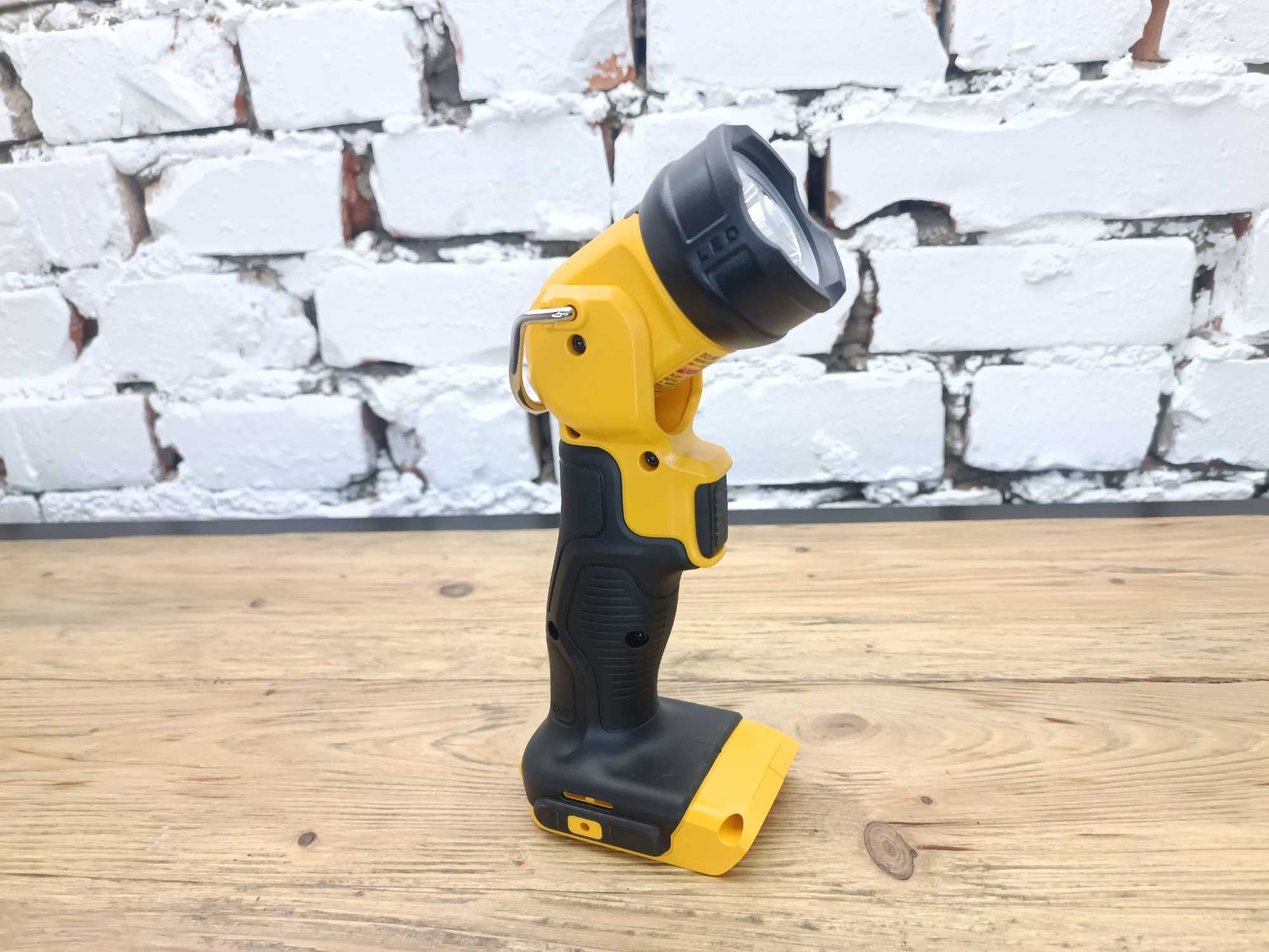 Світлодіодний ліхтарик LED DeWalt 20v DCL040 з США Оригінал