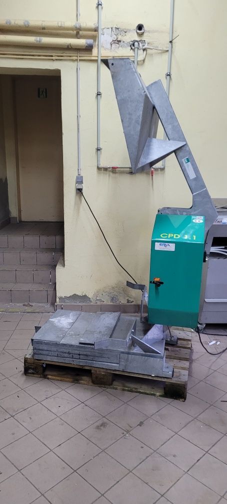 Kompaktor zgniatarka prasa belownica do odpadów  makulatury folii