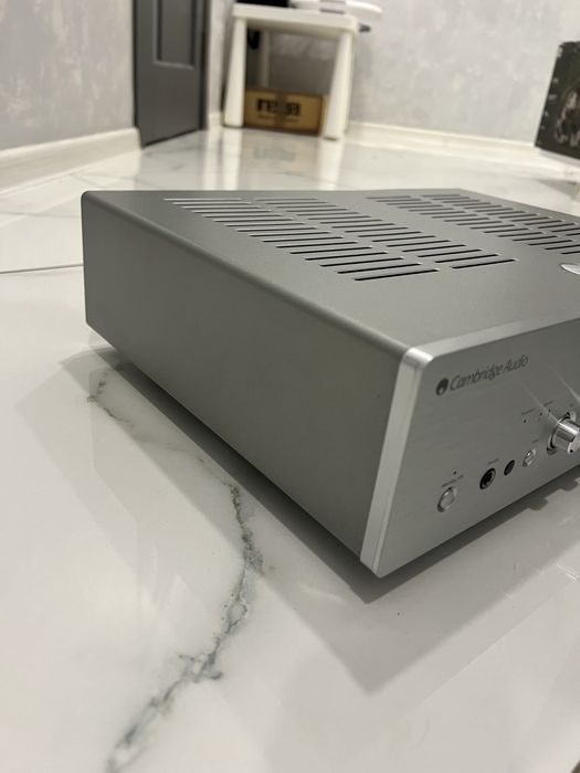 Интегральный усилитель Cambridge Audio Azur 651A