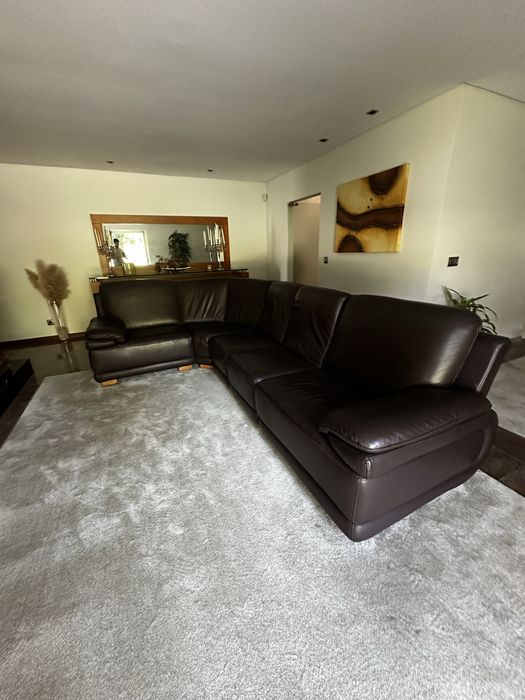 Sofá em pele castanho