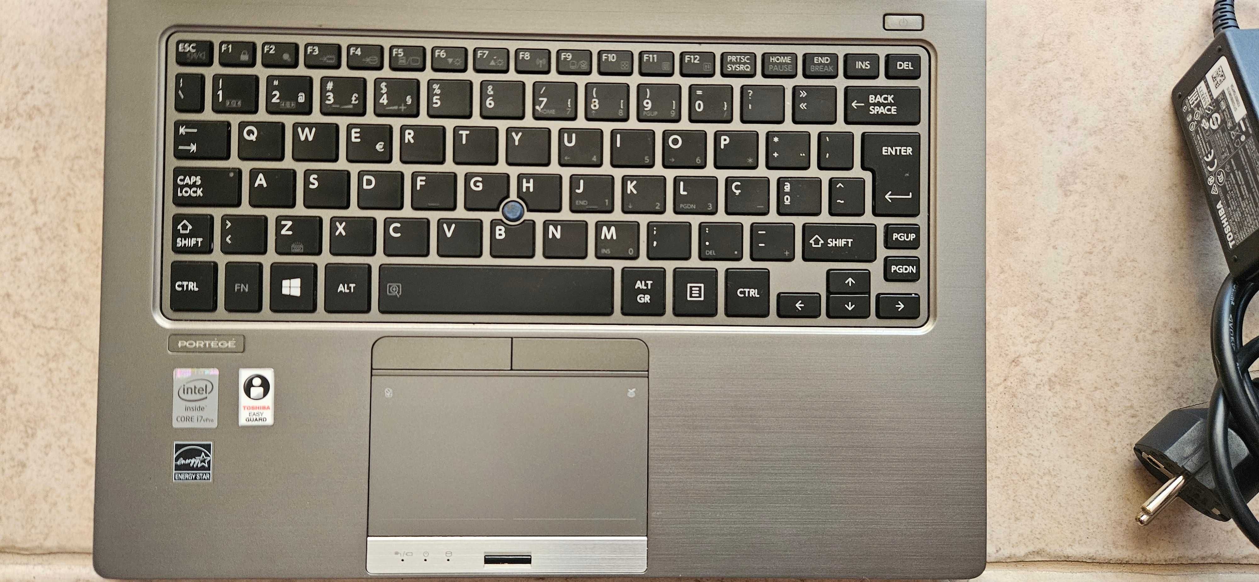 Portátil Toshiba i7 240GB 8GB RAM WIN 10 PRO