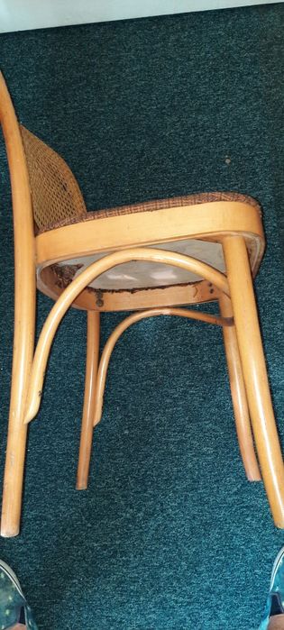 Sprzedam 4 krzesła.
