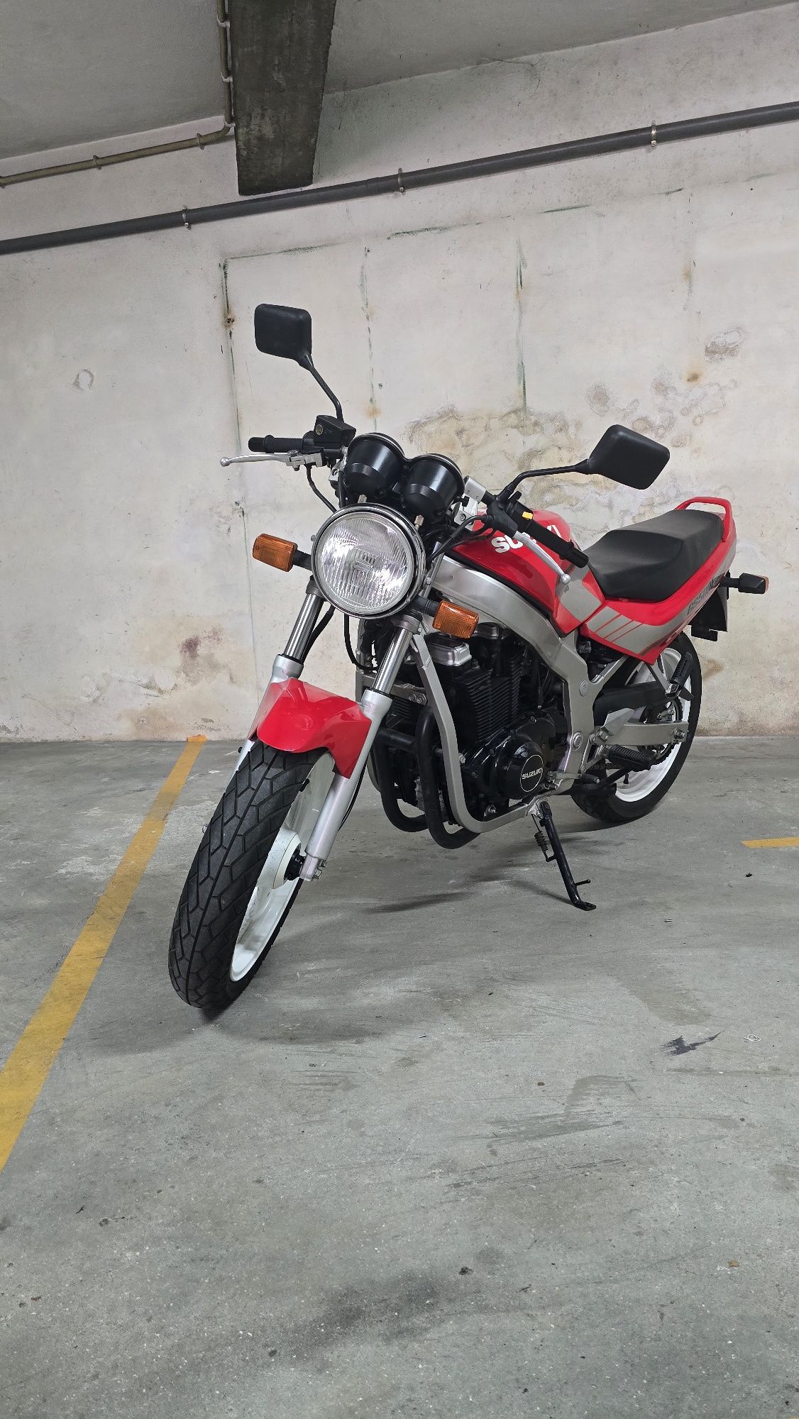 Suzuki Gs 500E com Apenas 1700klm!! Mota completamente Original.