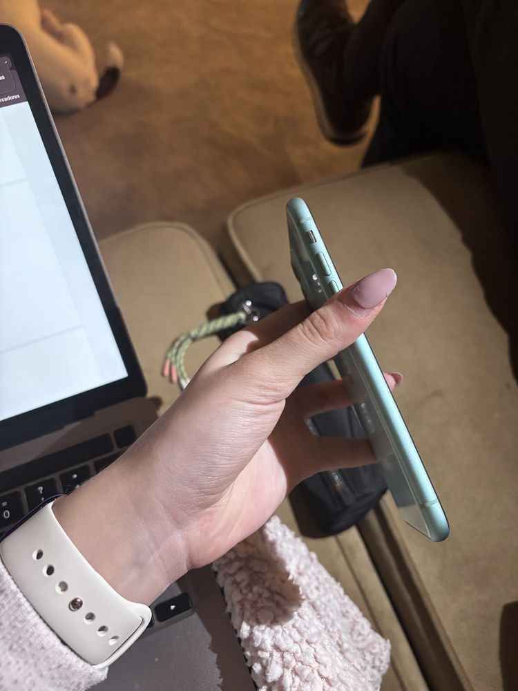 iPhone 11 em bom estado