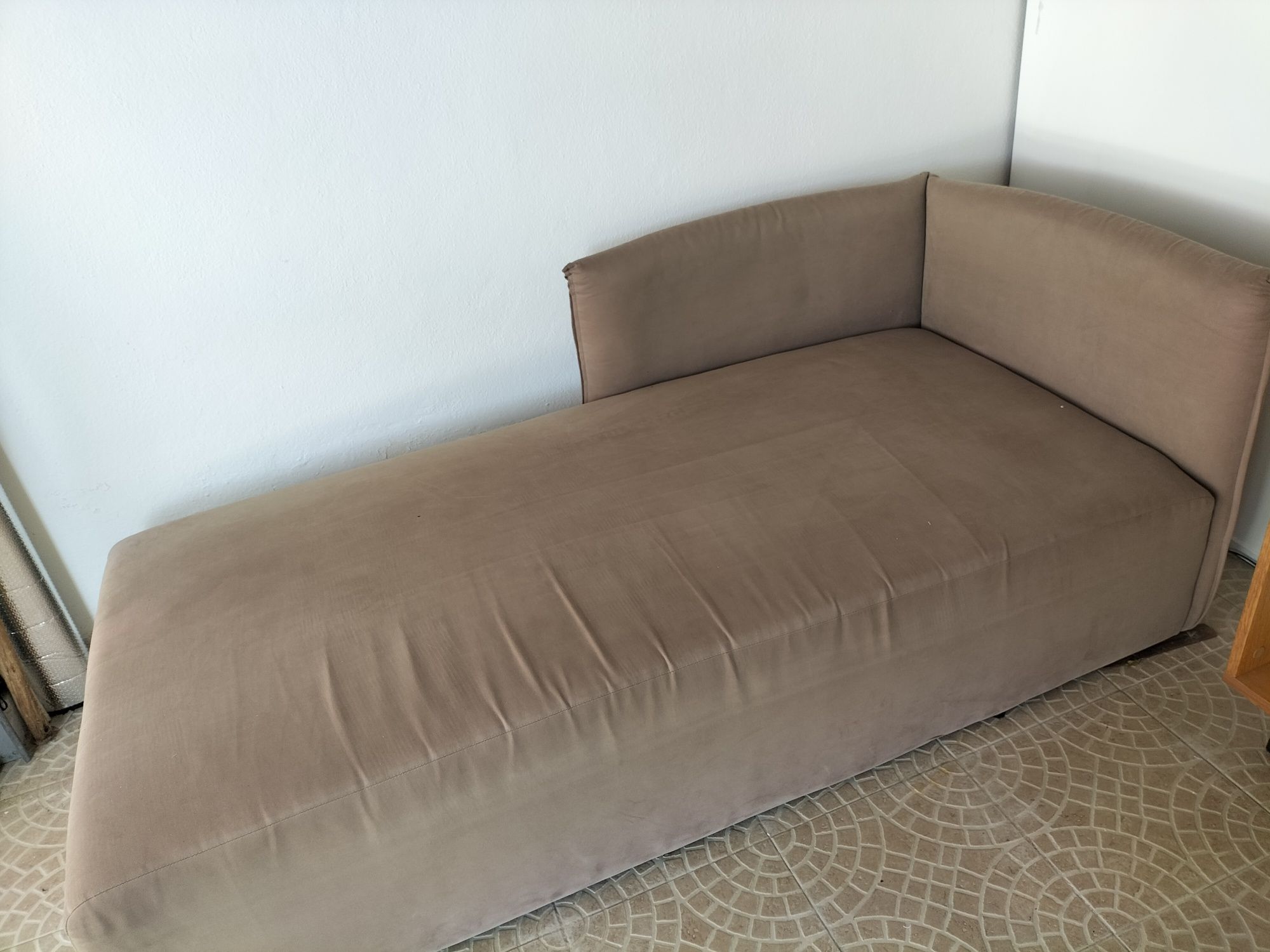Sofá três lugares chaise long