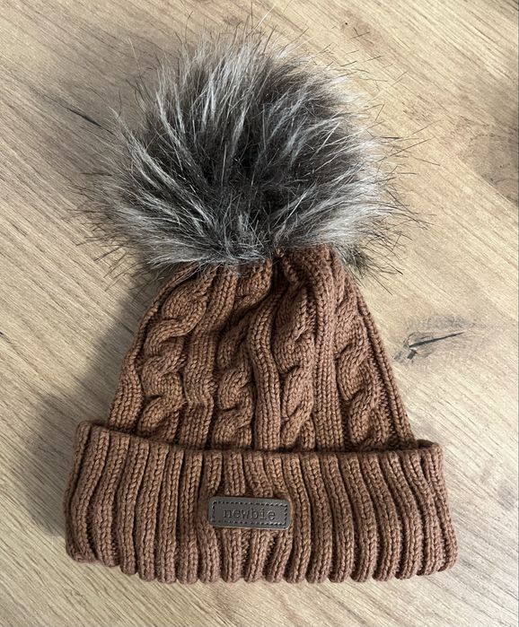Czapka z pomponem newbie 44/46 4-9 miesięcy