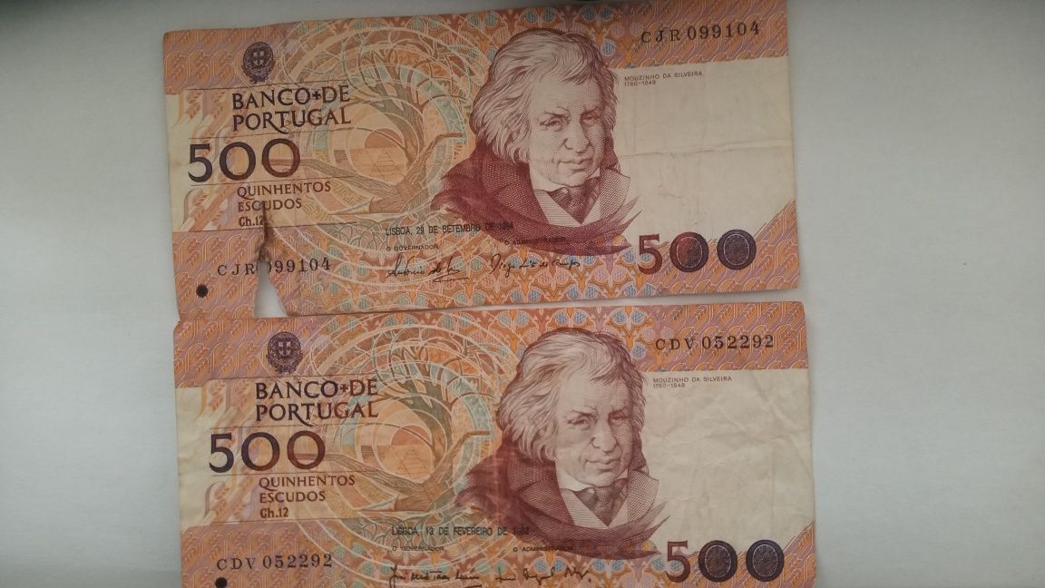 Várias notas e moedas antigas