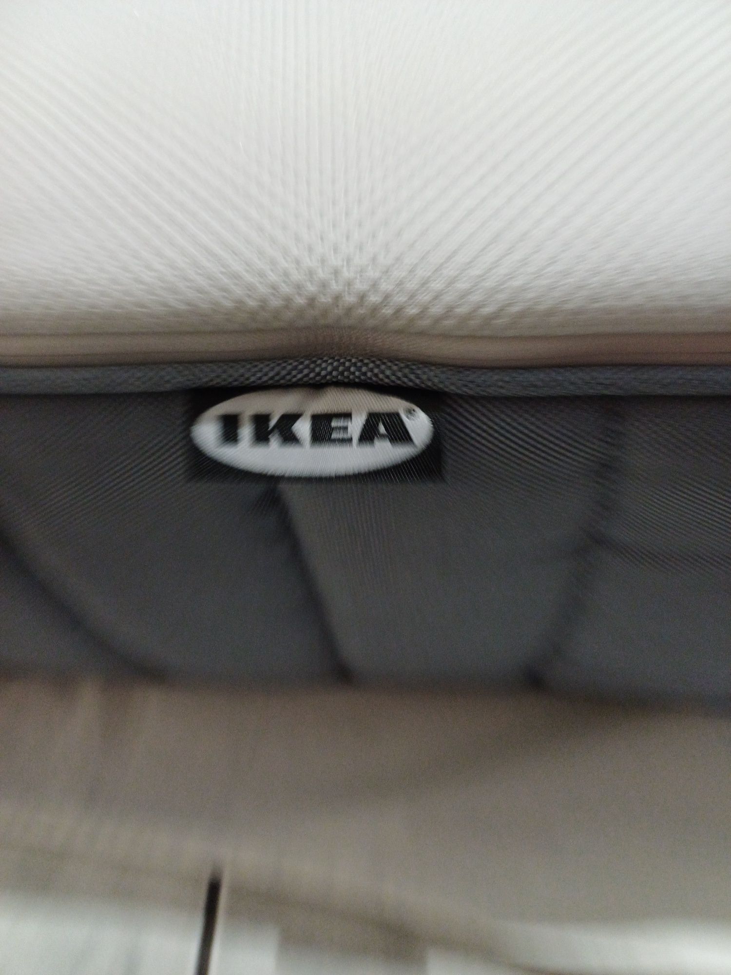 Materac Valevag 200 90 ikea  sprężyny średnio twardy.