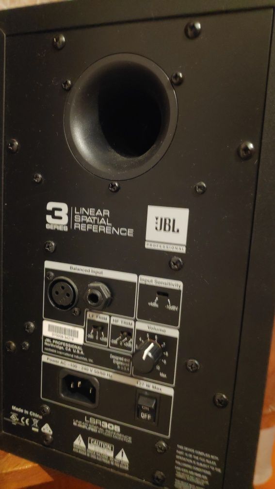 Monitores JBL LSR305