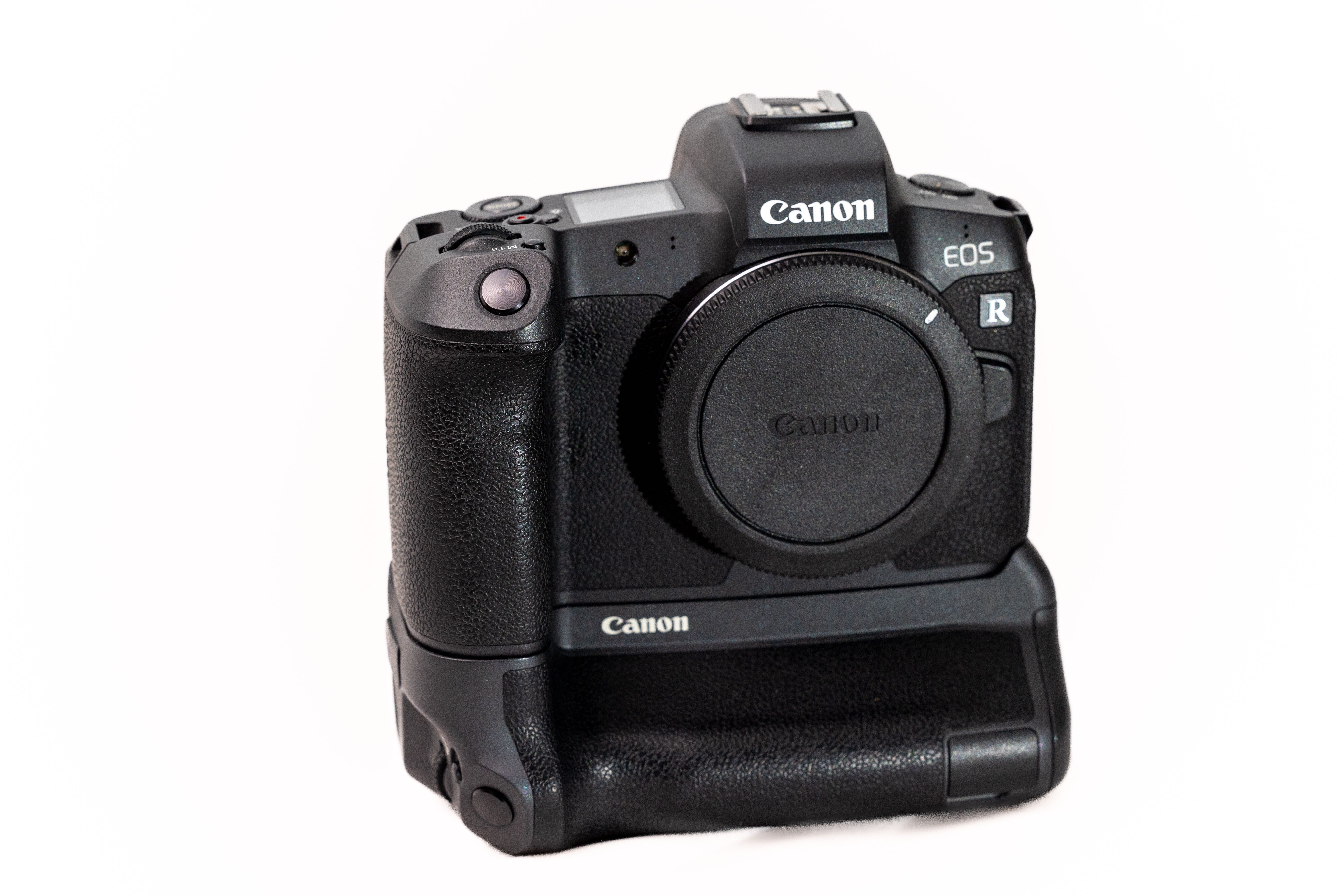 Canon EOS R em óptimo estado, como nova.
com Grip e 3 Baterias
