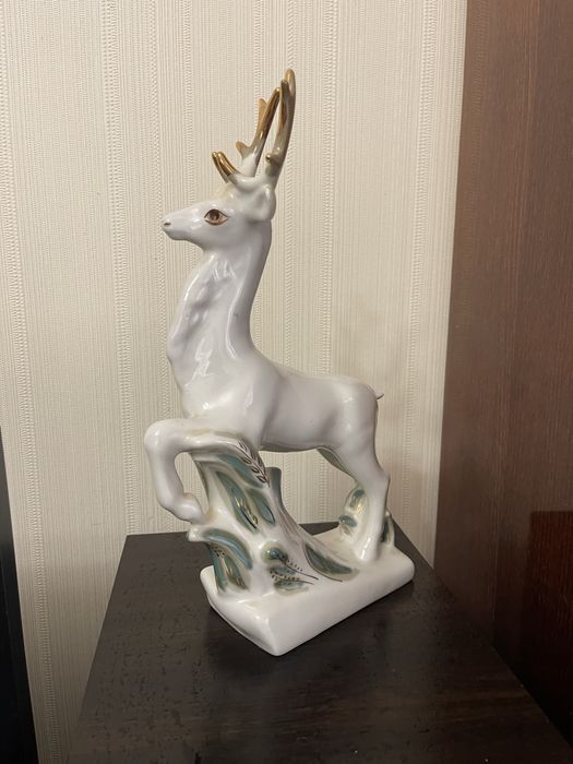 Фарфоровый олень Полоне