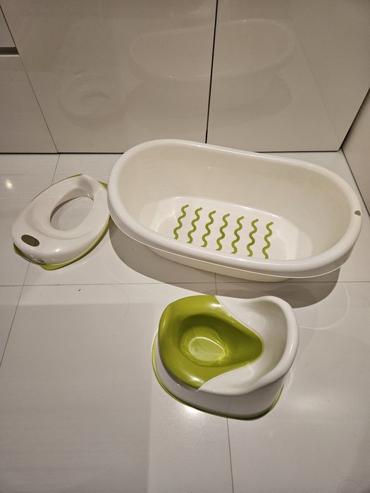 Vendo banheira para bebe com pote e tampa para a sanita .