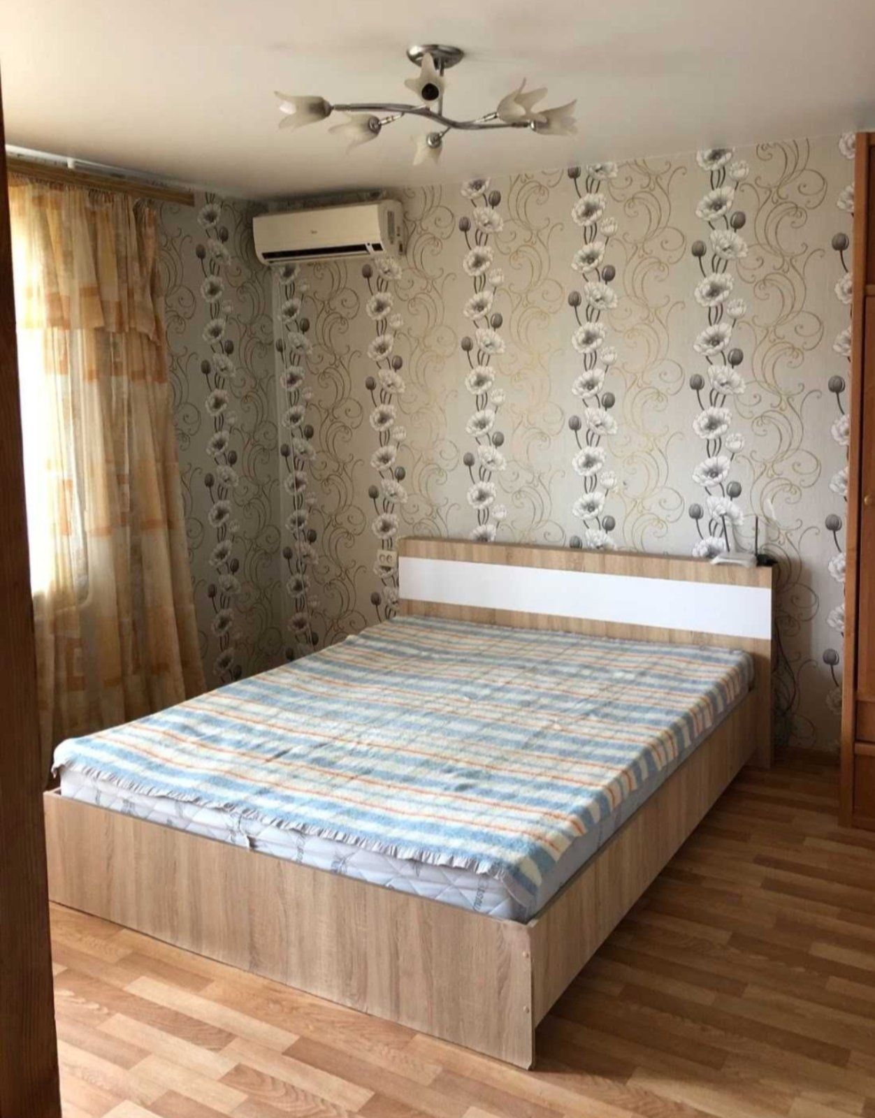 Двухспальная кровать с матрасом. 140*200 и 160*200