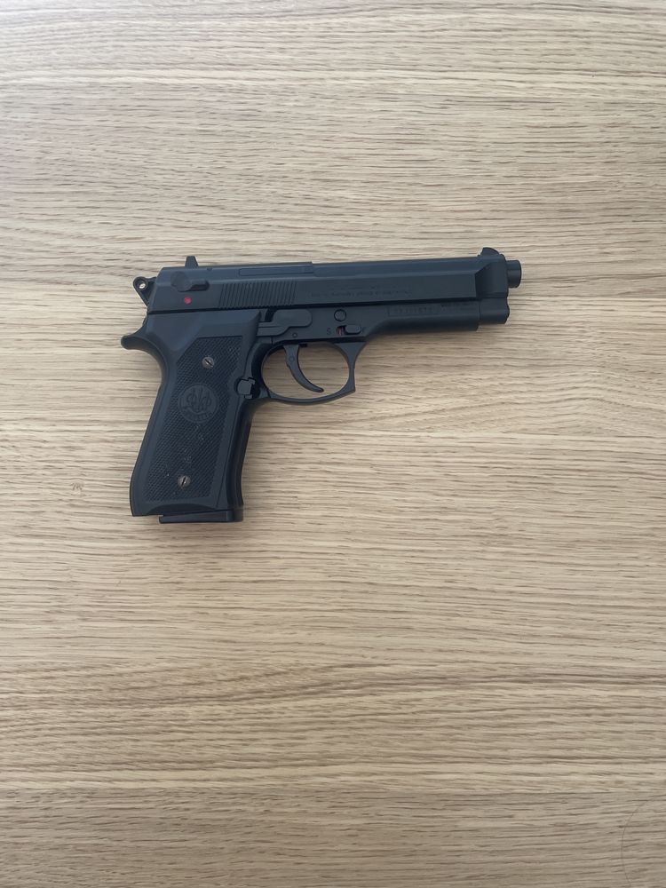 Pistola airsoft como nova