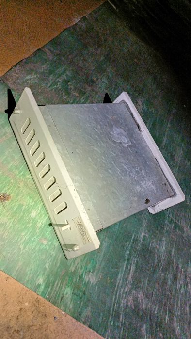 Napowietrzak podokienny żaluzja wentylacja ścienna kratka