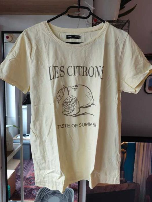 Żółta masełkowa bluzka z nadrukiem sinsay