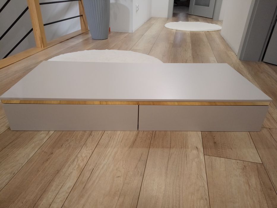 Toaletka z lustrem wiszacym