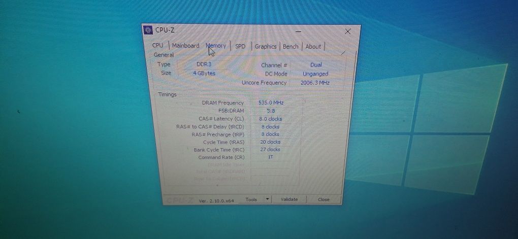 Komputer z monitorem