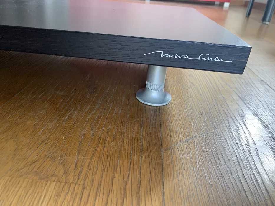 Mesa rasa de sala em madeira castanho escuro