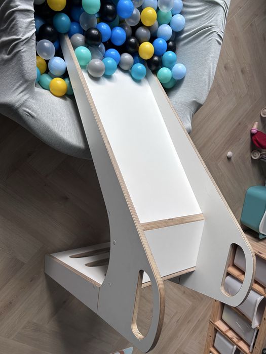 Zjezdżalnia z basenem