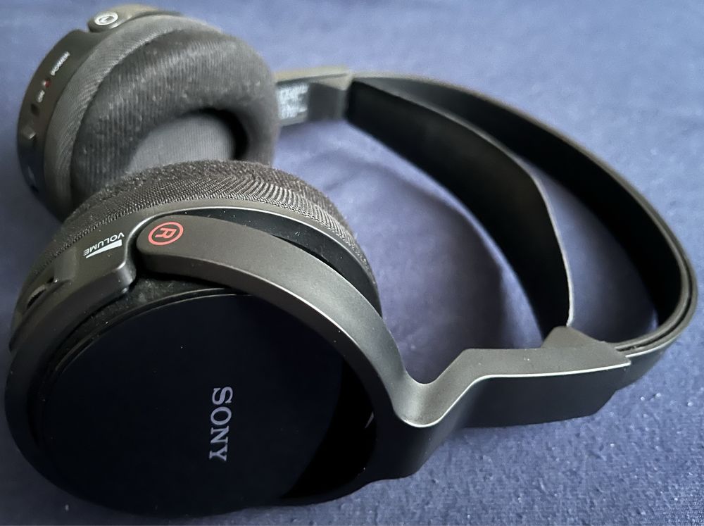 Bezprzewodowe słuchawki Sony MDR-RF811RK