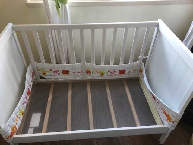 Cama de grades / Berço  IKEA com colchão