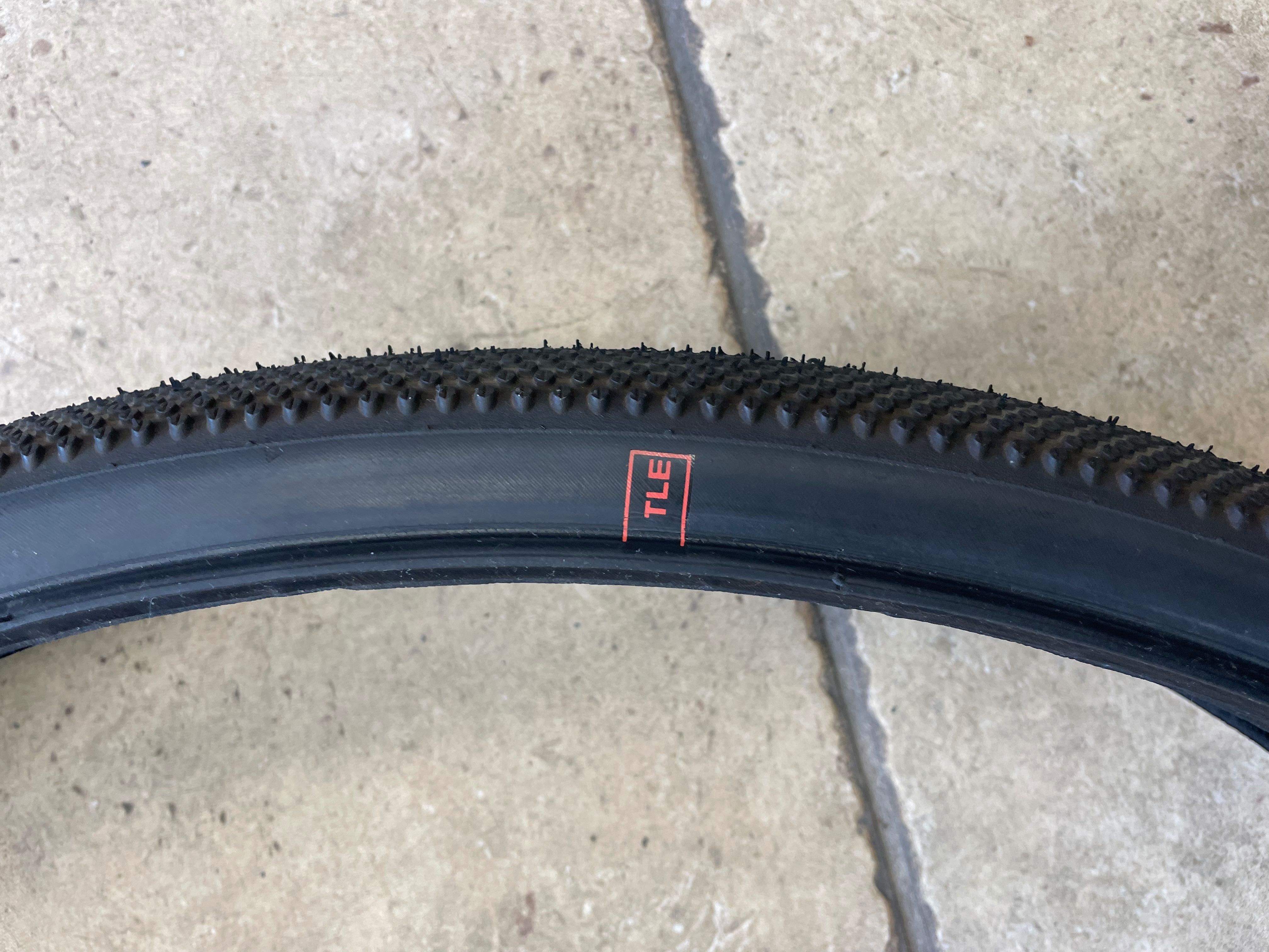 Opony Schwalbe G-One Allround 700x35 + dętki Continental