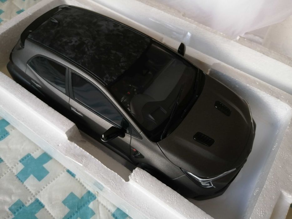 Otto mobile Toyota Corolla GR 1/18 Novo