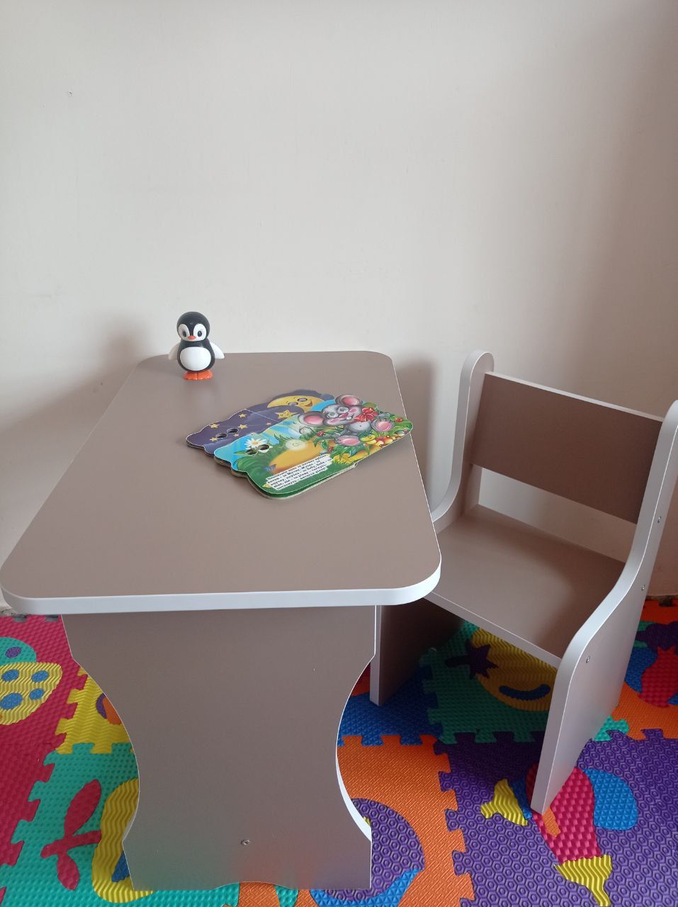 Комплект Дитячий столик з стільчиком.