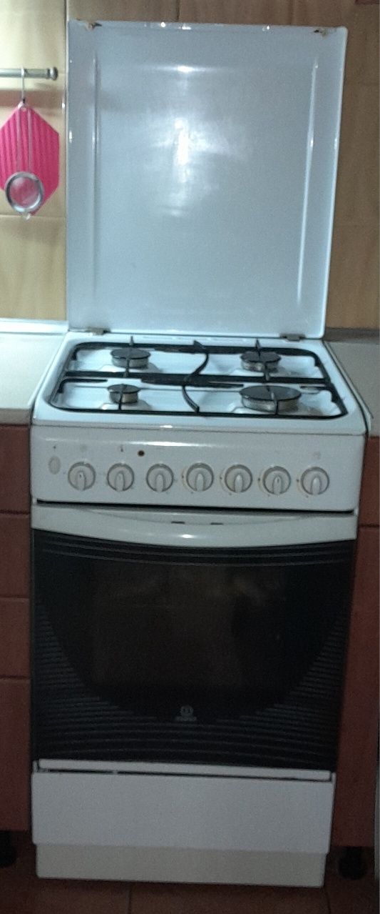 Газовая плита с электродуховкой INDESIT