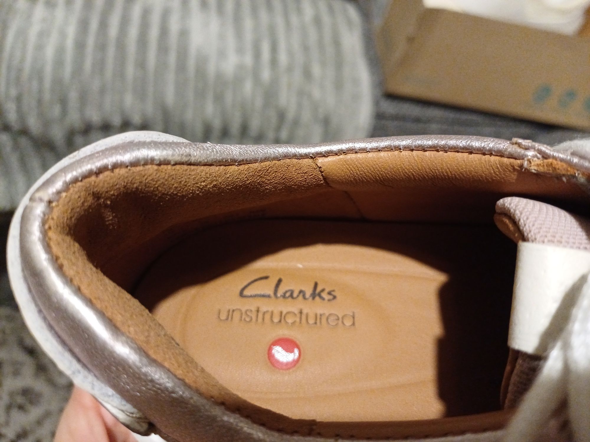 Ténis Novos Clarks 37