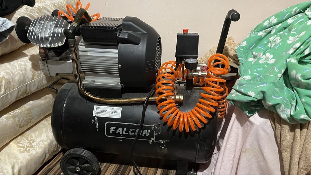 Повітряний поршневий компресор Falcon 50-2 > 3000вт, 420л/хв, ресив50л