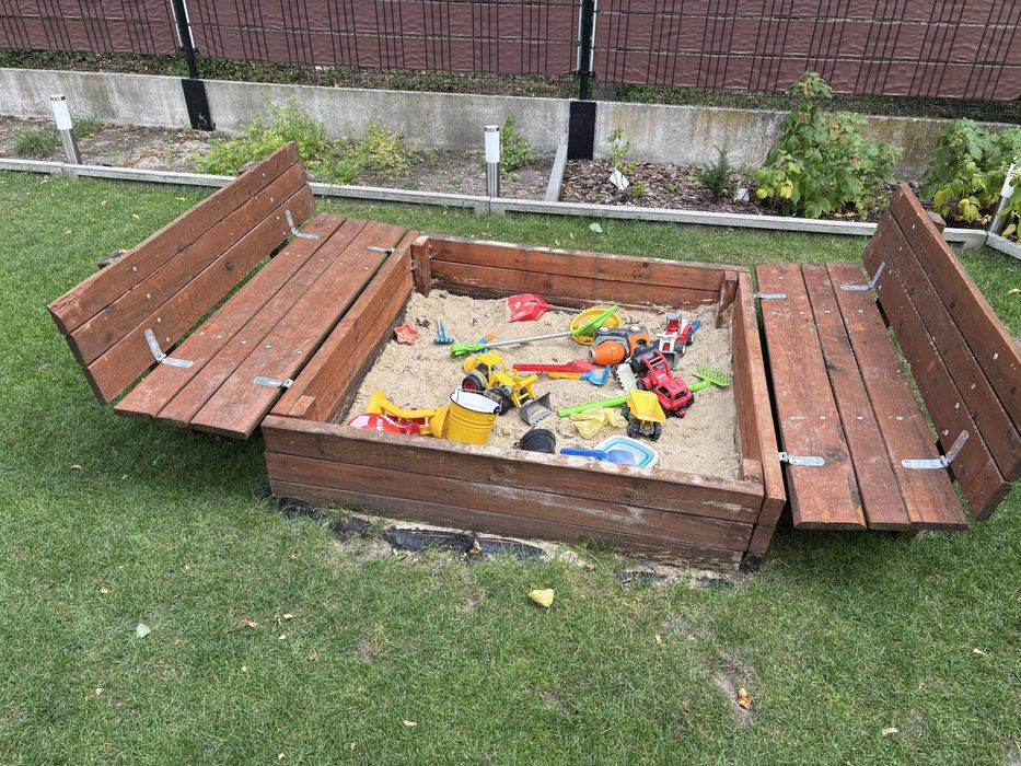 Piaskownica 140x140 zamykana.