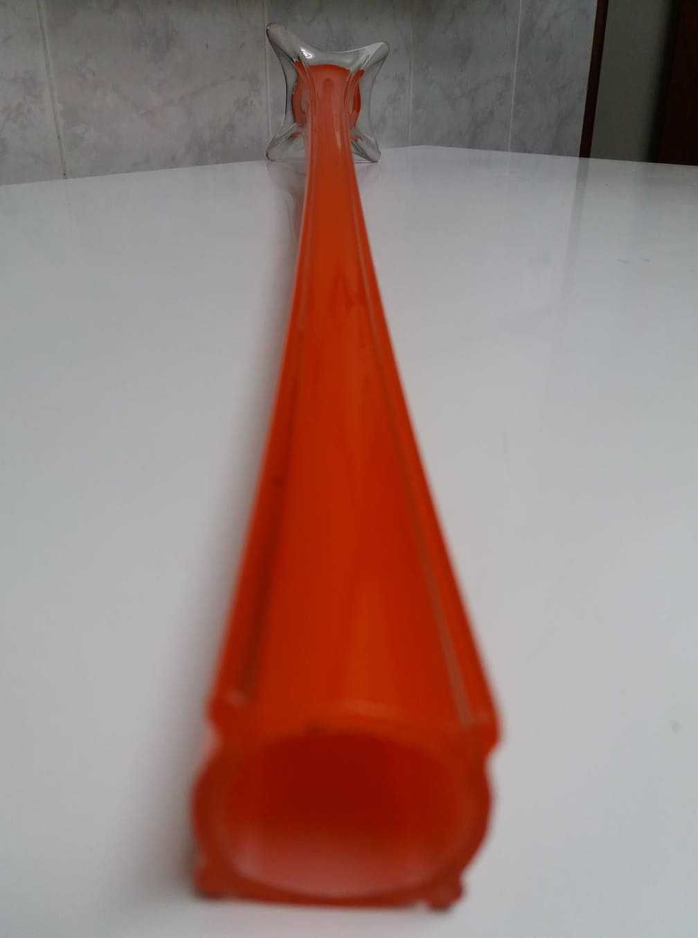Jarra em vidro côr-de- laranja