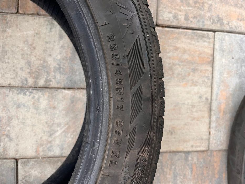 Opony zimowe 235 45 R17 super stan, Siemiany
