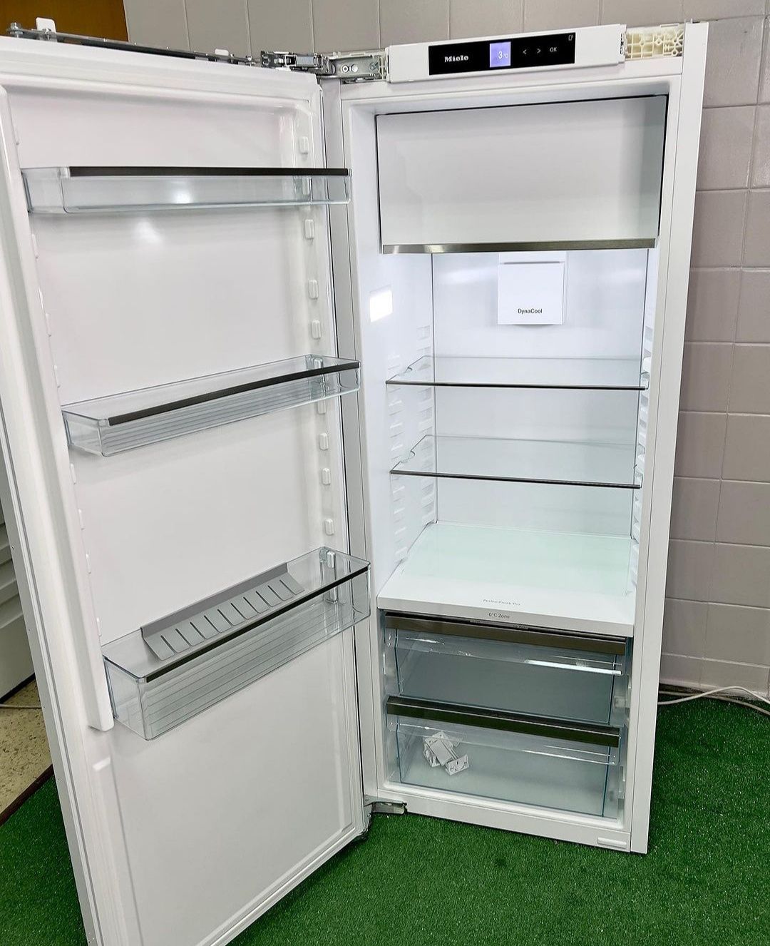 Вбудований холодильник з морозильним відділенням 2021 року K 7774 D