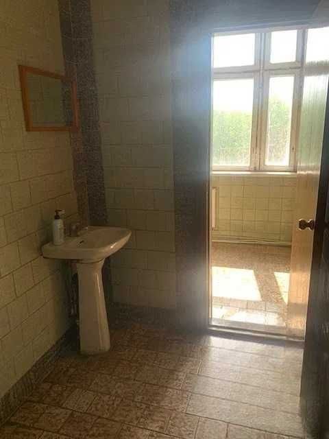Продається офісне приміщення, кабінетна система, ПЗР