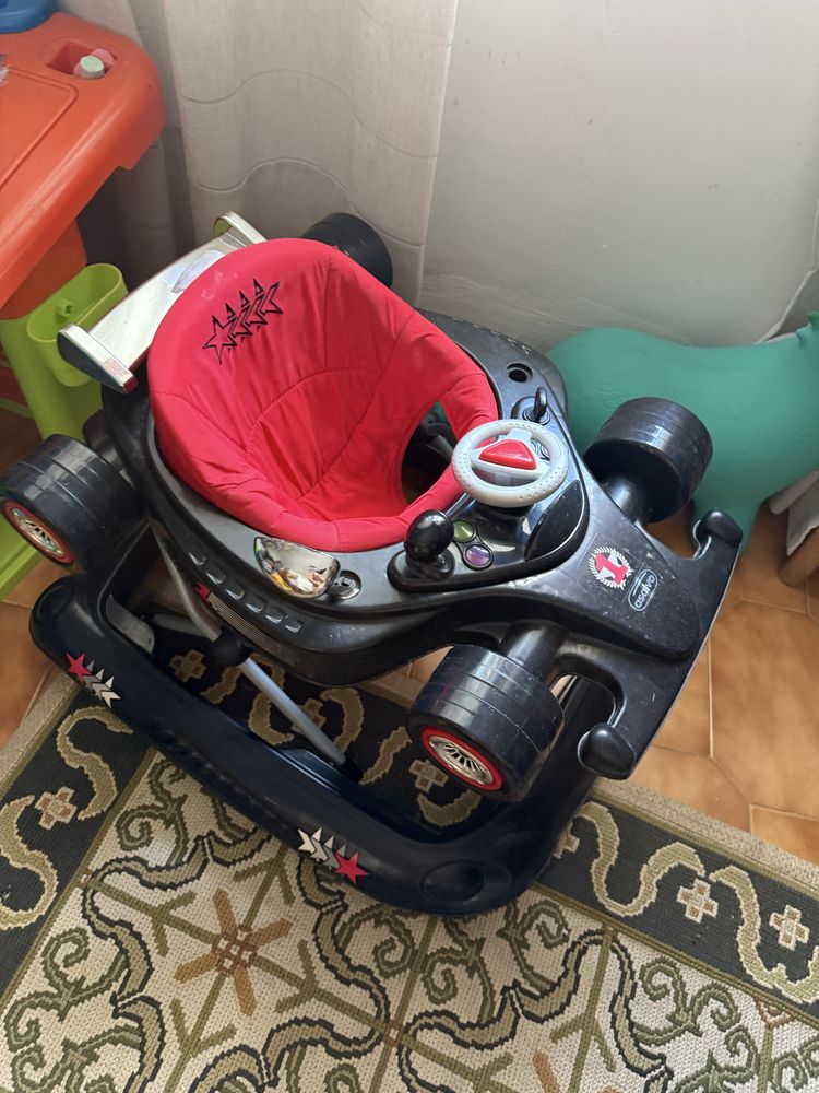 Voador em forma de carro