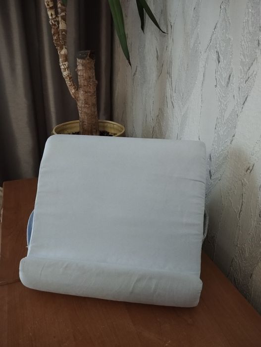 PILLOW PAD —  подставка под планшет, телефон, книгу
